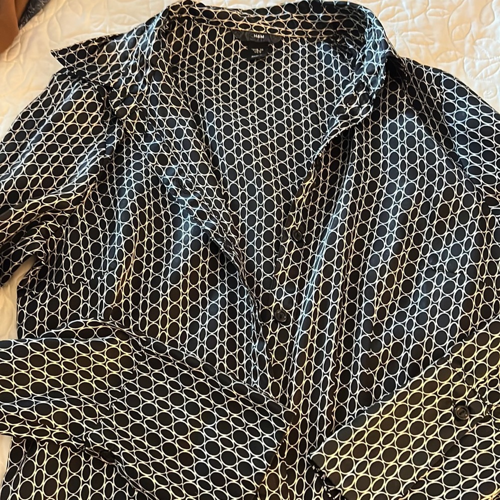 H&M button up designed blouse